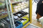 حضور و نظارت ناظرین ذبح شرعی در كشتارگاه های طیور عملاً جهت نظارت بر حلیت  مرغ های عرضه شده به بازار است 