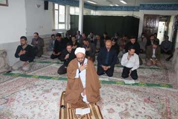 مراسم بزرگداشت دهه اول محرم و قرائت دعای زیارت عاشورا و پخش نذری در اداره کل دامپزشکی استان همدان