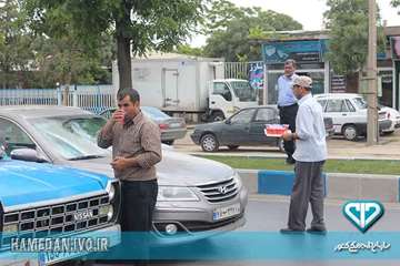 پخش شربت درمراسم بزرگداشت رحلت امام خمینی