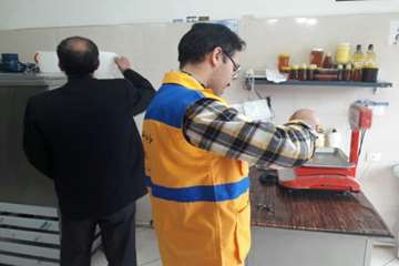 بازدید و نمونه برداری از مراکز جمع آوری شیر شهرستان رزن