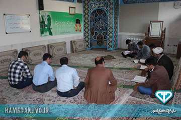 کلاس تلاوت قرآن در ماه مبارک رمضان