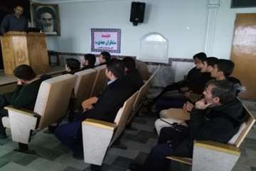 کلاس آموزشی درخصوص بیماری آنفلوآنزای برای نیروهای بسیجی و شهرداری در شهرستان اسدآباد