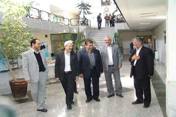 بازديد دكتر دستور از اداره كل دامپزشكي استان همدان