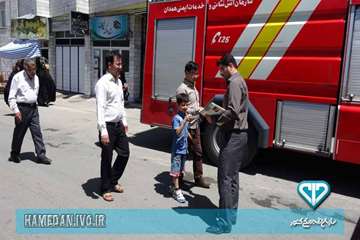 توزیع بروشور های بیماری CCHF در مراسم نمازجمعه همدان