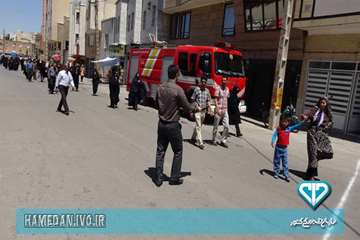 توزیع بروشور های بیماری CCHF در مراسم نمازجمعه همدان