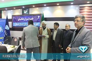 تجلیل از کارمندان نمونه در مراسم بزرگداشت 14مهر