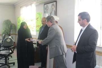 تجلیل از بانوان شاغل در اداره کل دامپزشکی به مناسبت بزرگداشت روز زن