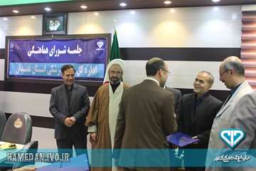 تجلیل از کارمندان نمونه در مراسم بزرگداشت 14مهر