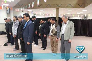 برپایی نماز جماعت در دفتر نماینده محترم ولی فقیه و امام جمعه همدان توسط کارکنان اداره کل دامپزشکی اس