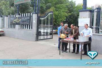 پخش شربت درمراسم بزرگداشت رحلت امام خمینی