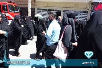 توزیع بروشور های بیماری CCHF در مراسم نمازجمعه همدان