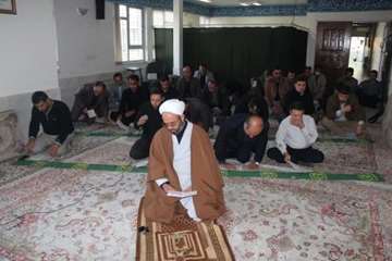 مراسم بزرگداشت دهه اول محرم و قرائت دعای زیارت عاشورا و پخش نذری در اداره کل دامپزشکی استان همدان