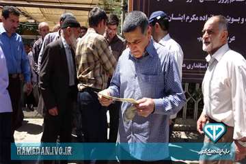 توزیع بروشور های بیماری CCHF در مراسم نمازجمعه همدان