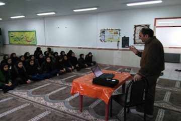 کلاس آموزشی مدارس درخصوص بیماری های مشترک در شهرستان اسدآباد