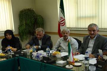 بازديد دكتر دستور از اداره كل دامپزشكي استان همدان