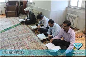 کلاس قرائت قران  کریم توسط کارکنان اداره دامپزشکی در ماه مبارک رمضان