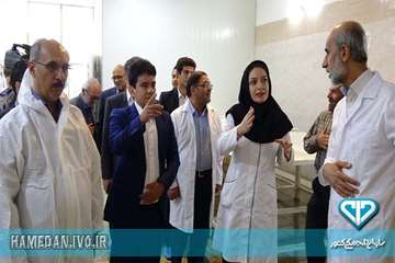 بازدید رئیس سازمان دامپزشکی از شرکت بسته بندی مواد خام دامی در شهرستان تویسرکان