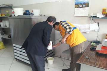 بازدید و نمونه برداری از مراکز جمع آوری شیر شهرستان رزن