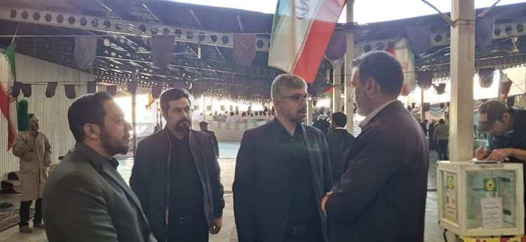 حضور مدیرکل دامپزشکی استان همدان در نماز جمعه و برپایی میز خدمت به مناسبت هفته بسیج