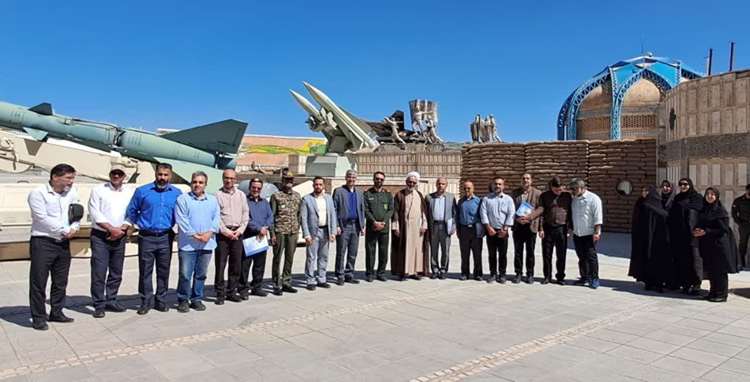 بازدید مدیرکل و کارکنان دامپزشکی همدان از باغ‌موزه دفاع مقدس
